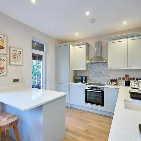 בית נופש Stylish 4 Bed In Old Trafford Next To Mufc *