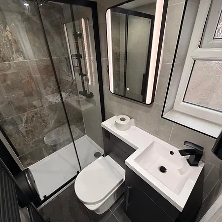 Hendham - Near Etihad Stadium, Coop Live Arena, National Cycling Centre & 24 Hour Asda מנצ'סטר