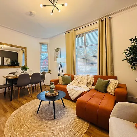 3br House Near Old Trafford With Games Sleeps 8 Prázdninový dům