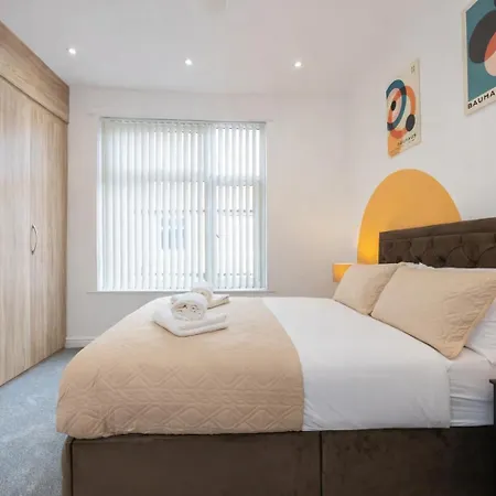 בית נופש Modern & Spacious 4-bedroom Home, Family & Contractor Friendly, מנצ'סטר