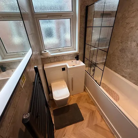 בית הארחה Hendham - Near Etihad Stadium, Coop Live Arena, National Cycling Centre & 24 Hour Asda