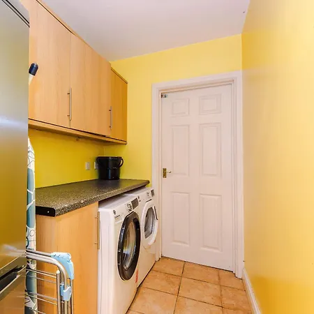 Luxury 5br Near Airport Wifi * Manchester