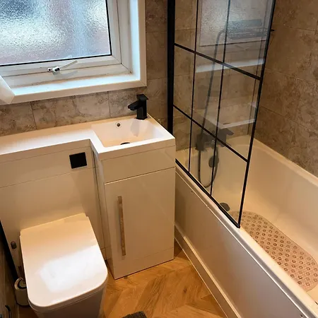 Vendégház Hendham - Near Etihad Stadium, Coop Live Arena, National Cycling Centre & 24 Hour Asda Manchester