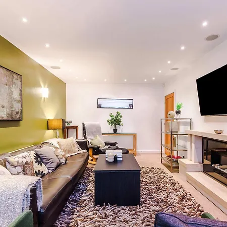 Prázdninový dům Luxury 5br Near Airport Wifi Manchester
