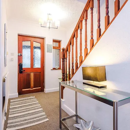 Luxury 5br Near Airport Wifi * Manchester