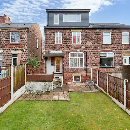 בית נופש Stylish 4 Bed In Old Trafford Next To Mufc מנצ'סטר