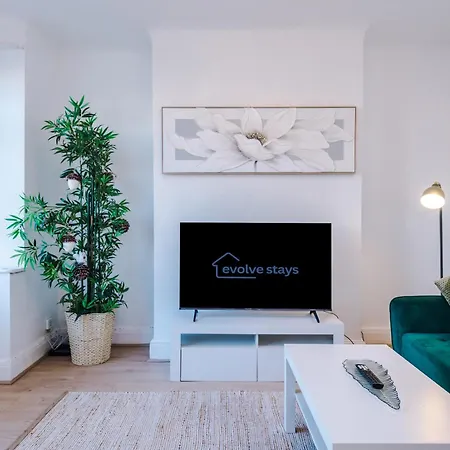Free Park Stunning 3bedroom In مانشستر