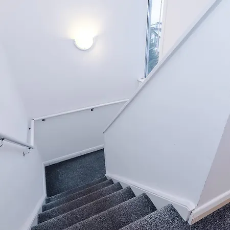 Semesterbostad Spacious Escape On - Parking - Garden Manchester