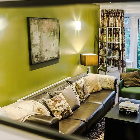 4 Bed House - Sleeps 8 - Free Parking - Manchester Casa vacanze Manchester