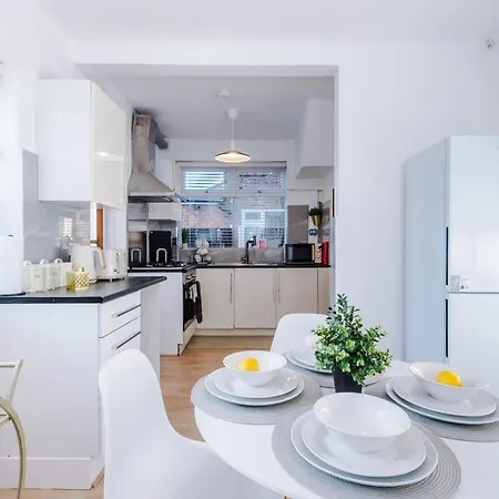 Free Park Stunning 3bedroom In