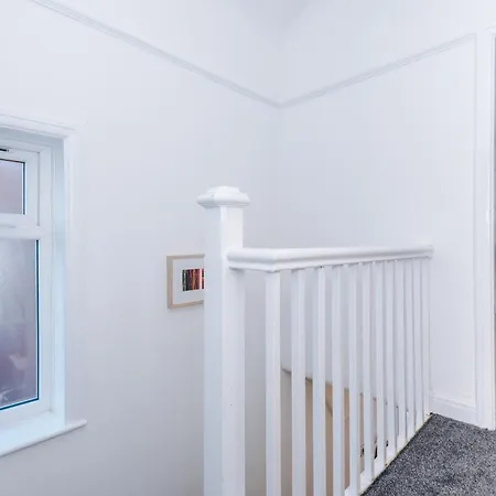 Free Park Stunning 3bedroom In مانشستر