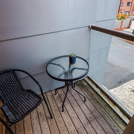 Spacious Escape On - Parking - Garden Manchester