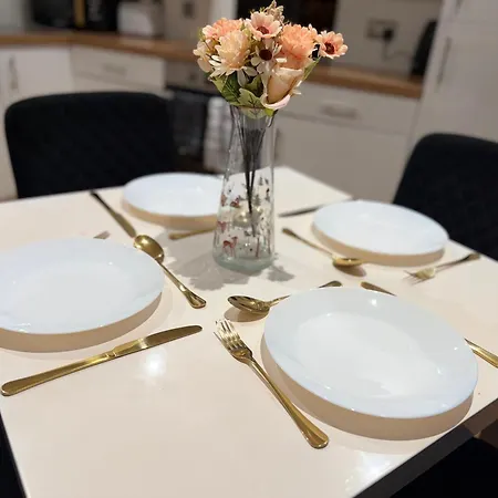 Daire Lux High-rise Two Bed-balcony With Waterside View Manchester