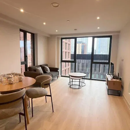 With Luxury Terrace & Gym In Center Manchester