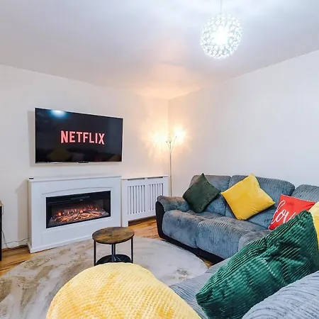 3-Bed Gem By Parydise Properties - Spacious & Elegant Near City Centre & Etihad- Perfect For Business Or Leisure *