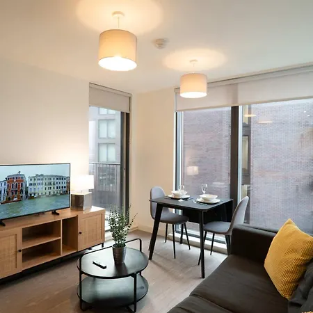 Bright 1 Bed In W Balcony Daire Manchester