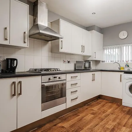 Huge 4br Escape - Etihad - Coop -free Parking מנצ'סטר