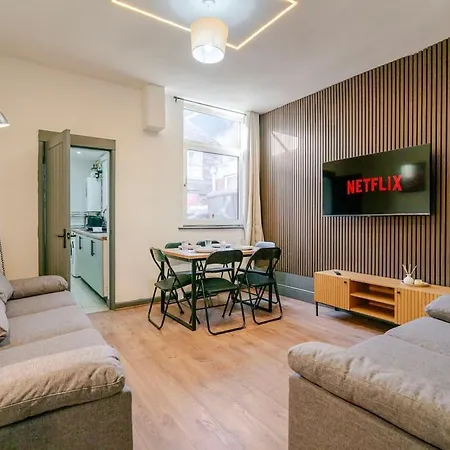 Tallis House, Near Centre, Sleeps 8 By Nmb Manchester