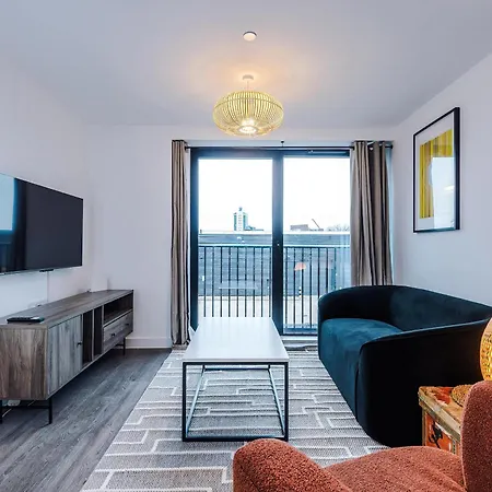 Modern 2br 2ba W Secure Parking