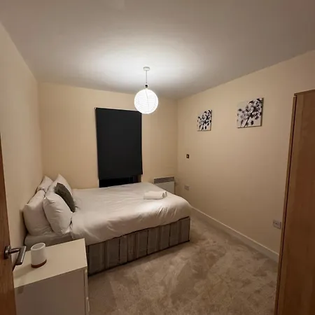 Cosy 2-bed Modern With Balcony 아파트 *