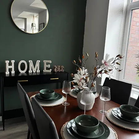 The Haven - 2 Bed Cozy - Sleeps 6 - Private Parking * Manchester