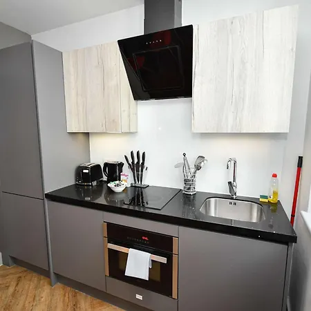 Apartment Convenient 2bed Flat W Security Manchester