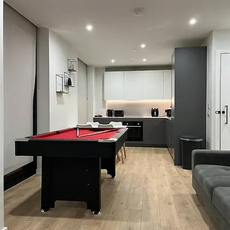 High-end 2 Bed Retreat - Ao Arena & Victoria Stn Apartament