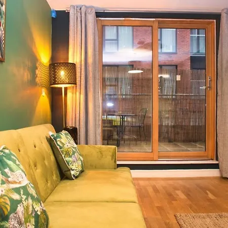 Spacious 2bdr By Torr Group Short Lets & Serviced With Free Underground Allocated Parking Manchester