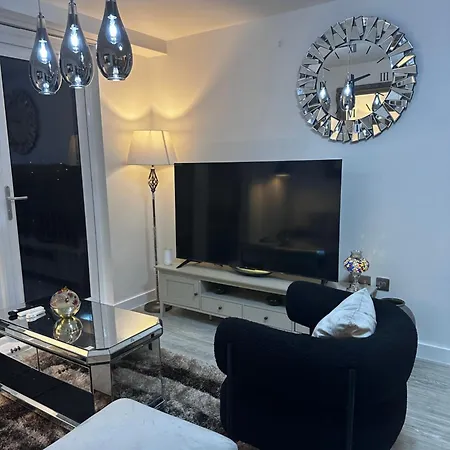 Mega12 Luxury Modern At Centre,2 Bath, 2 Toilets, 2 King Beds,-free Car Park Appartamento