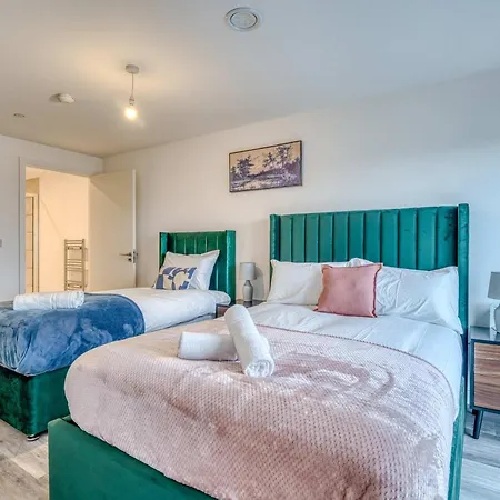 The Trafford Centre - City View - Close To Airport - Sleeps 6 *