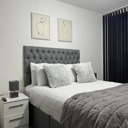 Balcony View Deluxe 2 Bed Ao Arena & Victoria Stn Manchester