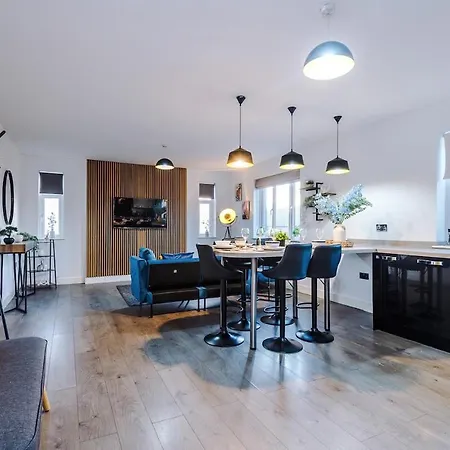 Апартаменты Luxury 2 Bed Close To Coop Etihad And Centre Манчестер
