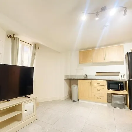 Apartment 1Bed Cozy Basment Apartment Manchester