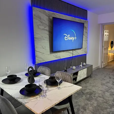 The Royal 1br Near Etihad Stadium & Coop Live