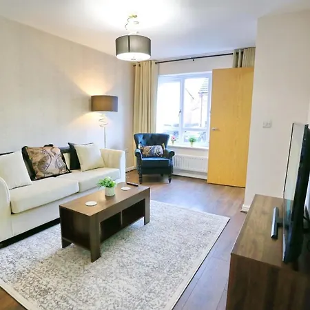 Modern Two-bedroom House Close To Centre Appartamento