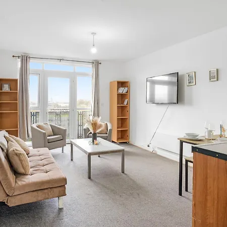 Center Base Spacious With Secure Parking * Mánchester