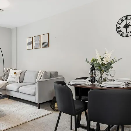 Appartamento Lux 2bd, Free Parking & Wifi, Near Mcr Center And Media *