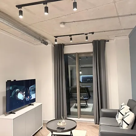 Modern 2br In Piccadilly