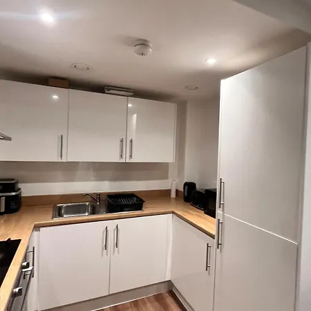 Elegant Trafford 2-bedroom Flat 맨체스터