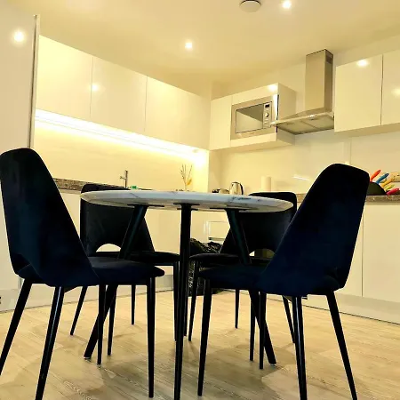 Luxury 2 Bed Apartment, Kingsize Beds, 2 Bathrooms 아파트 *