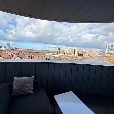 Lux High-rise Two Bed-balcony With Waterside View