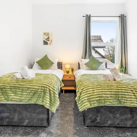 Comfortable 4 Bed - Free Parking & Fast Wifi