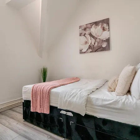 Perfect For Contractors, Free Parking, Manchester アパート