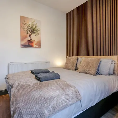 Tallis House, Near Centre, Sleeps 8 By Nmb *