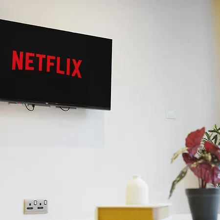 Tranquil & Modern One Bedroom مانشستر