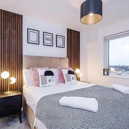 Central, 2 Bedroom, Penthouse Duplex Daire *