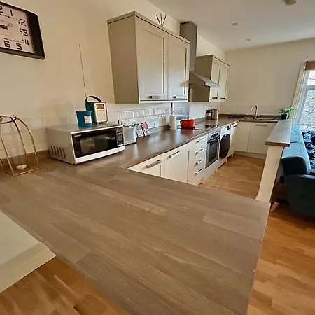 Modern 2-bed For Work Manchester