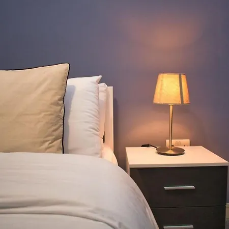 Spacious 2bdr By Torr Group Short Lets & Serviced With Free Underground Allocated Parking Μάντσεστερ