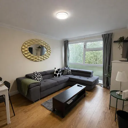 Cosy 2-bed Flat In The Heart Of Prestwich Village Manchester