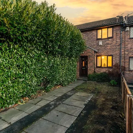 4 Mins From Stadium - Sleeps 7 - Near - Driveway Parking * Manchester